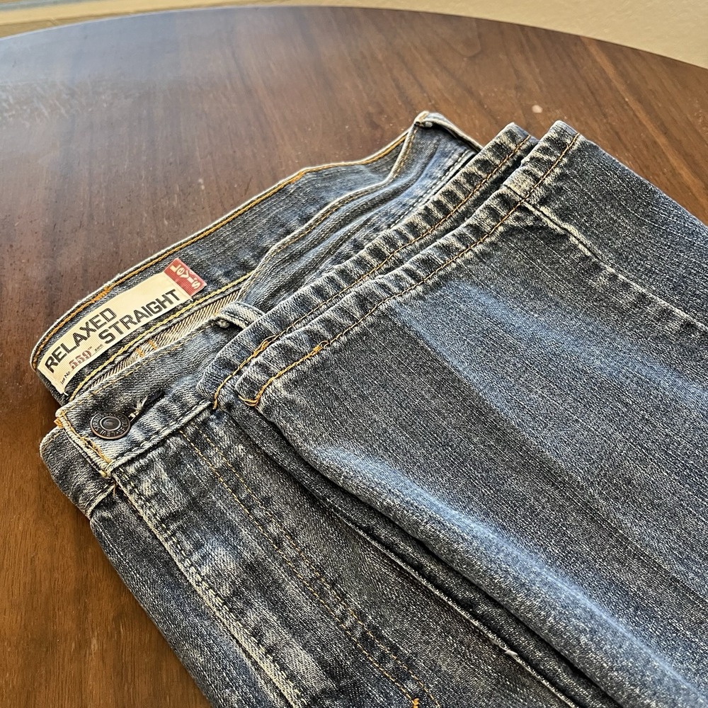 Levi's 559 Men's 38x30 Regular Fit Straight Leg Denim Medium Wash Jeans